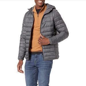 Amazon Essentials Men's Lightweight WaterResistant Packable Hooded Puffer Jacket